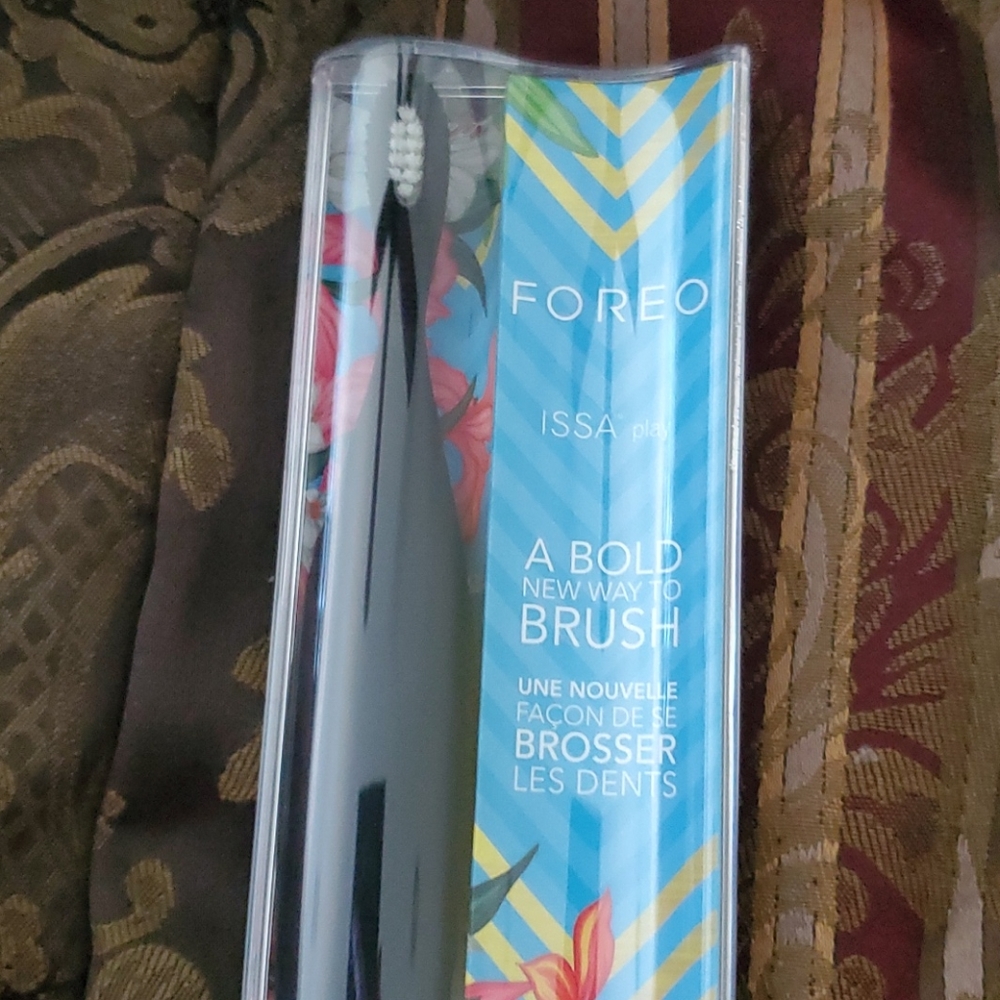 Sephora Foreo electric toothbrush very cool black